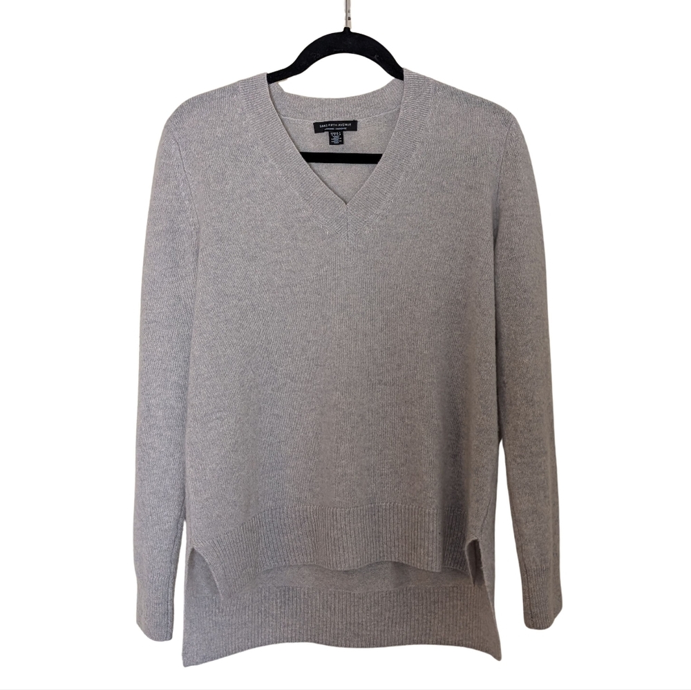100% Cashmere Light Gray V-Neck Sweater